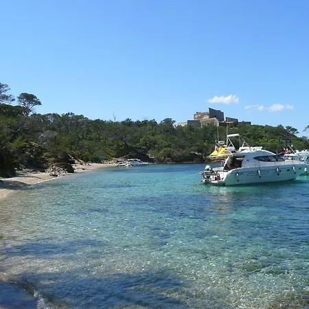 Lougabie Pour 8 Personnes, Vue Et Piscine Sur Le Domaine De Valcros A La Londe-les Maures *