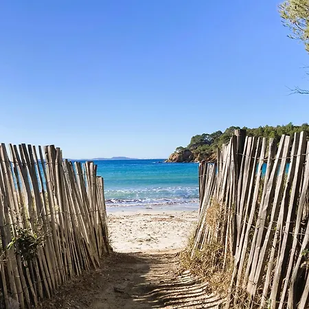 Villa Lougabie Pour 8 Personnes, Vue Et Piscine Sur Le Domaine De Valcros A La Londe-les Maures
