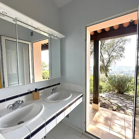 Lougabie Pour 8 Personnes, Vue Et Piscine Sur Le Domaine De Valcros A La Londe-les Maures *