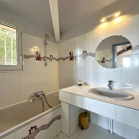 Lougabie Pour 8 Personnes, Vue Et Piscine Sur Le Domaine De Valcros A La Londe-les Maures Villa *