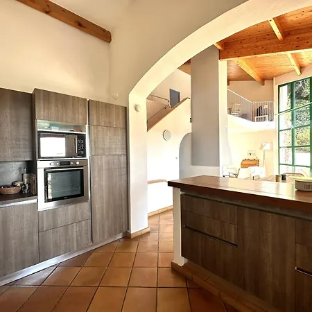 Lougabie Pour 8 Personnes, Vue Et Piscine Sur Le Domaine De Valcros A La Londe-les Maures *