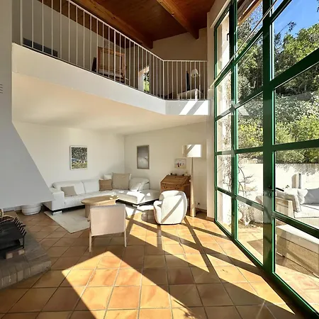 Lougabie Pour 8 Personnes, Vue Et Piscine Sur Le Domaine De Valcros A La Londe-les Maures
