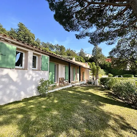 Villa Lougabie Pour 8 Personnes, Vue Et Piscine Sur Le Domaine De Valcros A La Londe-les Maures La Londe-les-Maures