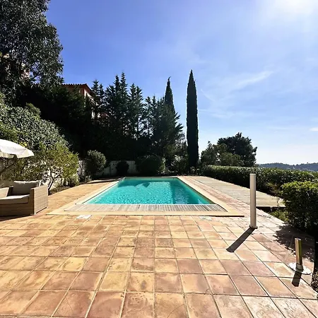Lougabie Pour 8 Personnes, Vue Et Piscine Sur Le Domaine De Valcros A La Londe-les Maures Villa La Londe-les-Maures