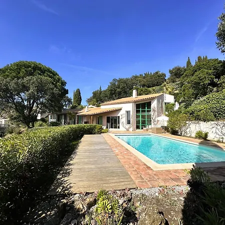 Lougabie Pour 8 Personnes, Vue Et Piscine Sur Le Domaine De Valcros A La Londe-les Maures