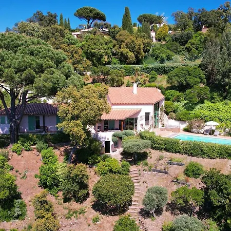 Lougabie Pour 8 Personnes, Vue Et Piscine Sur Le Domaine De Valcros A La Londe-les Maures Villa La Londe-les-Maures